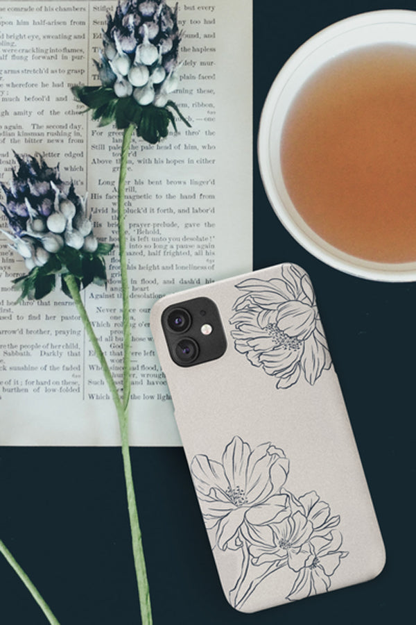 Phone case with a peony flower design on it 